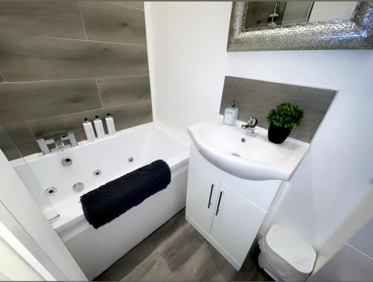 Albert Luxury Hottub & Jacuzzi Apartments Blackpool Exteriér fotografie